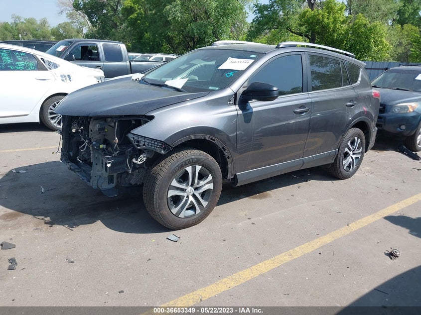 VIN JTMBFREVXJJ256481 2018 TOYOTA RAV4 LE
