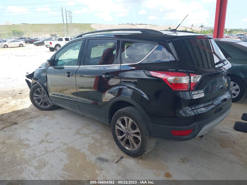 VIN 1FMCU9GD9JUB74797 2018 FORD ESCAPE SE