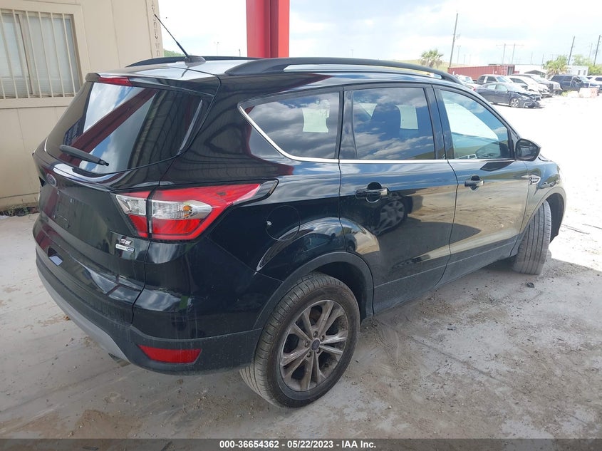 VIN 1FMCU9GD9JUB74797 2018 FORD ESCAPE SE