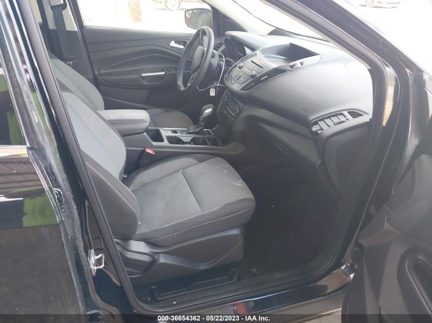 VIN 1FMCU9GD9JUB74797 2018 FORD ESCAPE SE