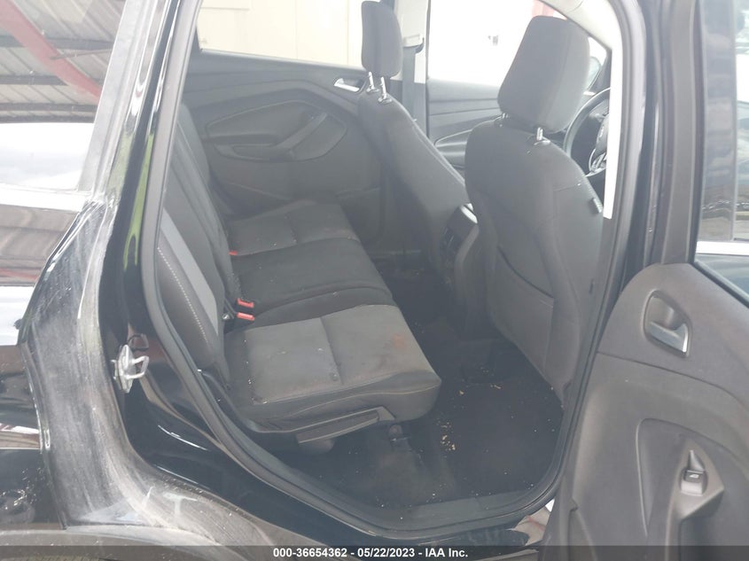 VIN 1FMCU9GD9JUB74797 2018 FORD ESCAPE SE