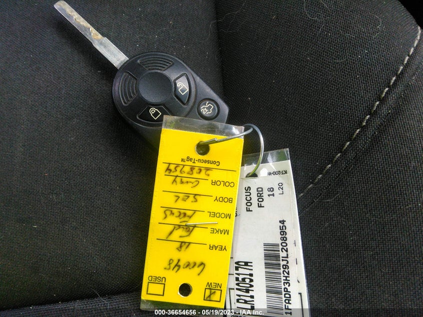 VIN 1FADP3H29JL208954 2018 FORD FOCUS SEL