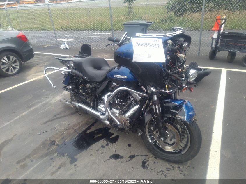 2010 HARLEY-DAVIDSON FLHTK - 1HD1KEM30AB624904