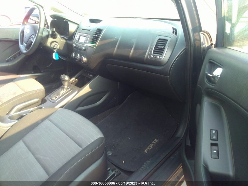 2016 KIA FORTE 5-DOOR LX - KNAFK5A85G5547085