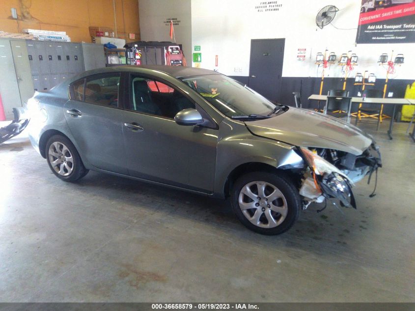 2013 MAZDA MAZDA3 I SV - JM1BL1TFXD1735722