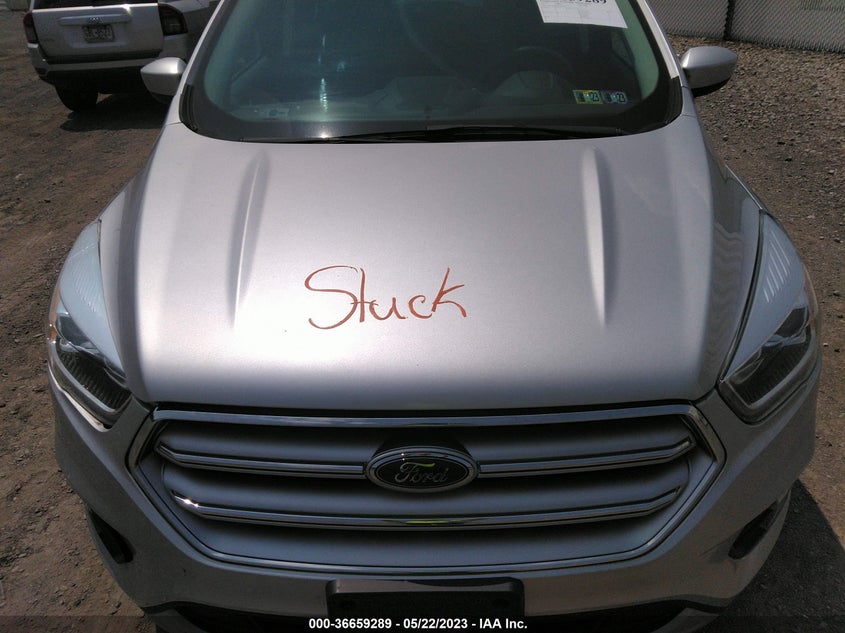VIN 1FMCU0GDXHUB78105 2017 FORD ESCAPE SE