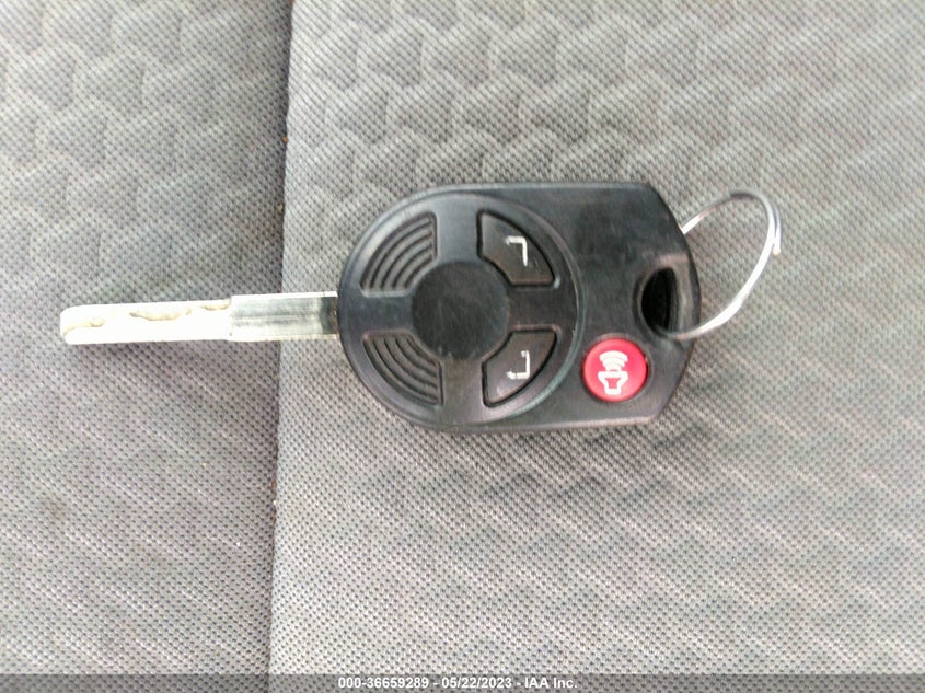 VIN 1FMCU0GDXHUB78105 2017 FORD ESCAPE SE