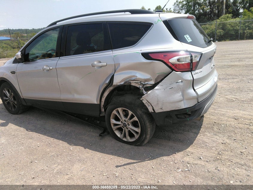 VIN 1FMCU0GDXHUB78105 2017 FORD ESCAPE SE