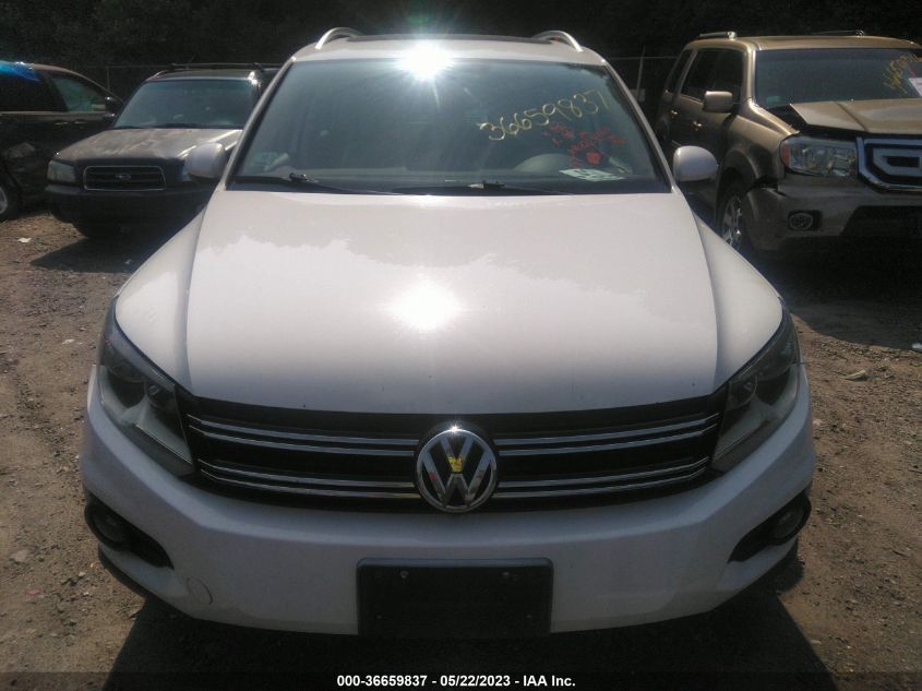 2013 VOLKSWAGEN TIGUAN SE W/SUNROOF & NAV - WVGBV7AXXDW537858