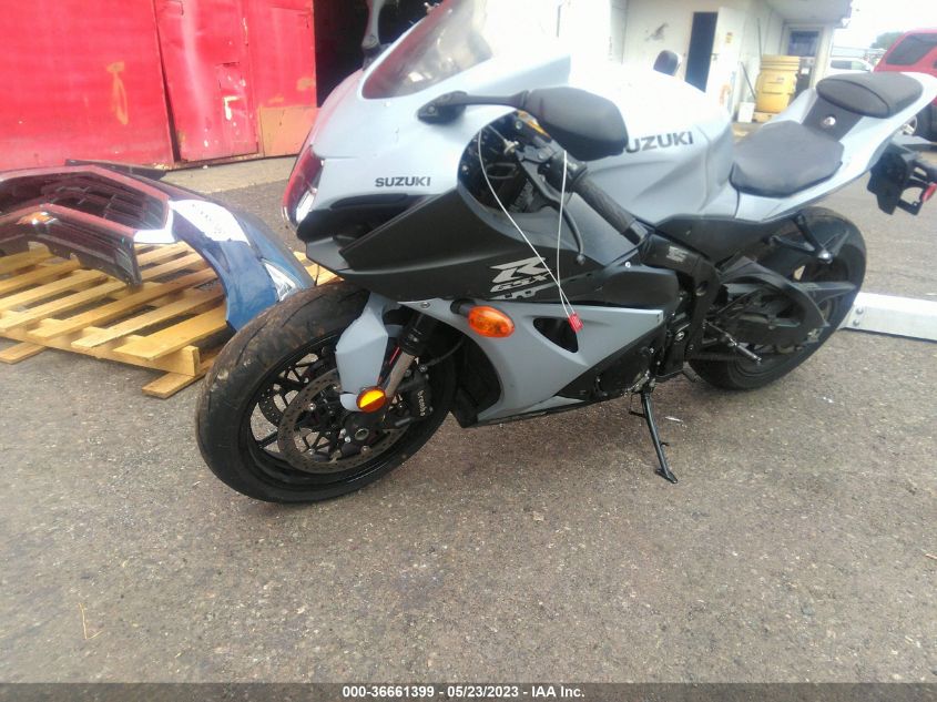 2022 SUZUKI GSX-R1000 JS1DM11B0N7100197