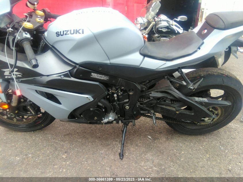 2022 SUZUKI GSX-R1000 JS1DM11B0N7100197