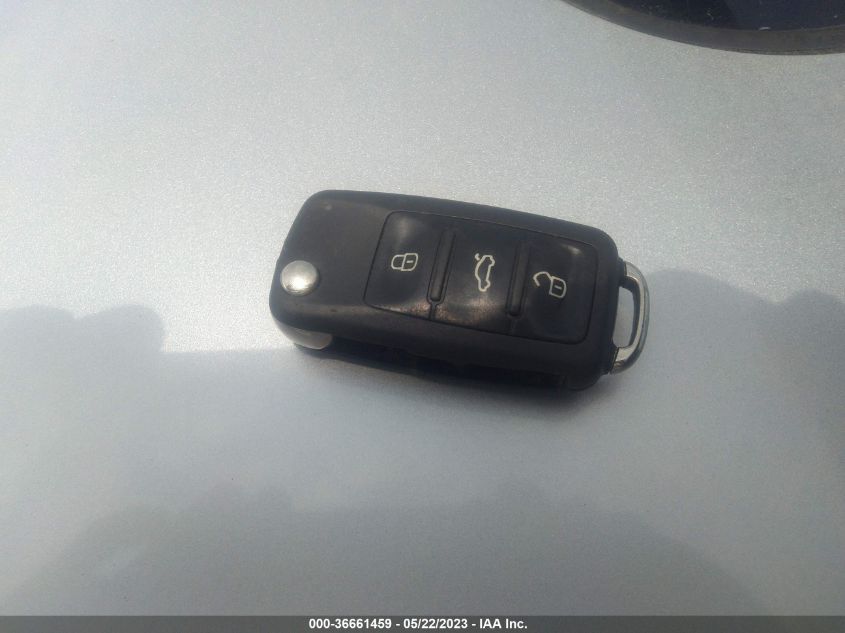 2013 VOLKSWAGEN GOLF W/CONV & SUNROOF - WVWDB7AJXDW048670