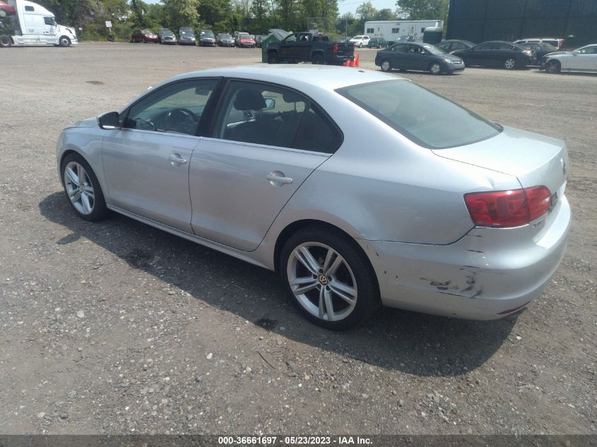 2013 VOLKSWAGEN JETTA SEDAN SE - 3VWDP7AJ2DM278833