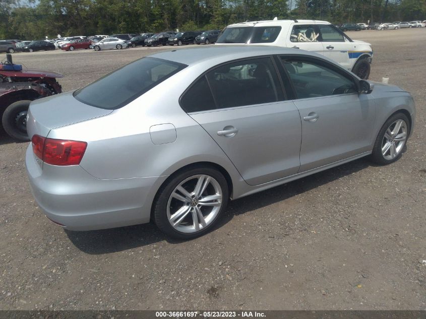 2013 VOLKSWAGEN JETTA SEDAN SE - 3VWDP7AJ2DM278833