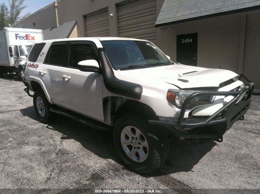 2018 TOYOTA 4RUNNER SR5 - JTEBU5JR9J5533200