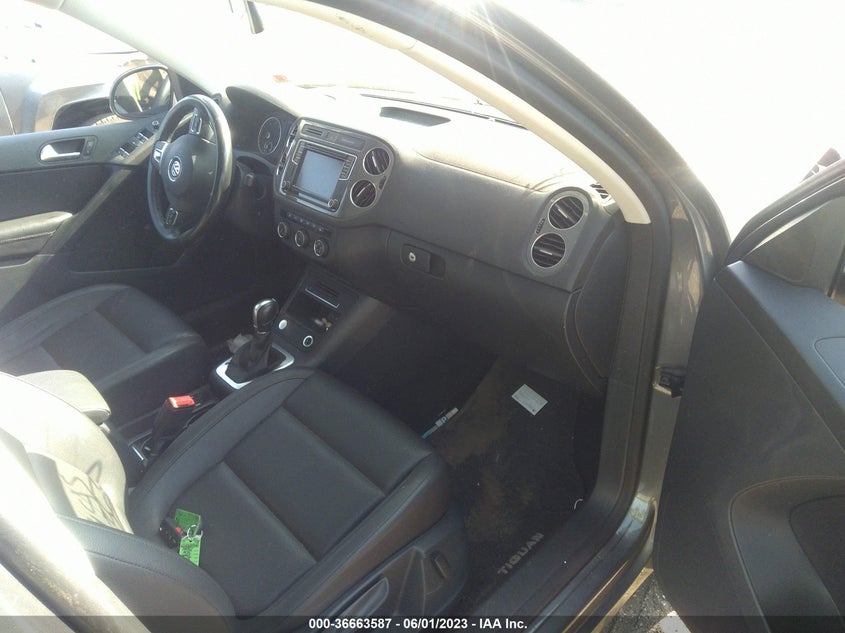 VIN WVGSV7AX4HK029379 2017 VOLKSWAGEN TIGUAN WOLFSBURG EDITION
