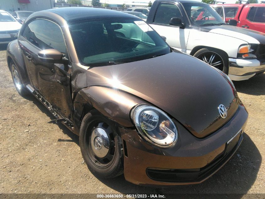 2013 VOLKSWAGEN BEETLE COUPE 2.5L W/SUN - 3VWJX7AT5DM600630