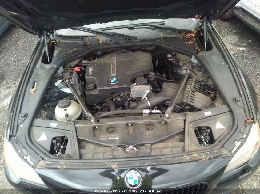 2013 BMW 5 SERIES 528I XDRIVE - WBAXH5C52DD109356