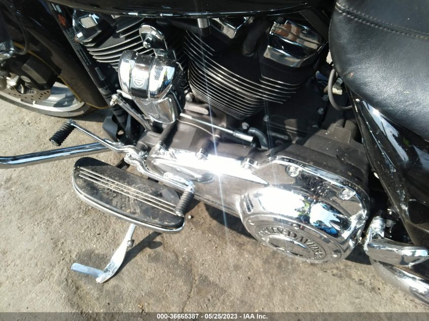 2018 HARLEY-DAVIDSON FLHX STREET GLIDE - 1HD1KBC17JB667585