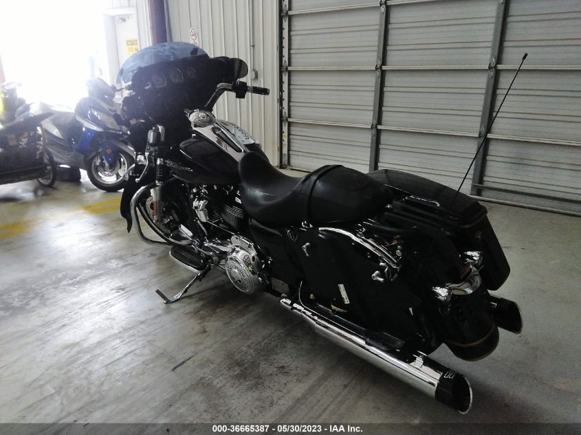 2018 HARLEY-DAVIDSON FLHX STREET GLIDE - 1HD1KBC17JB667585