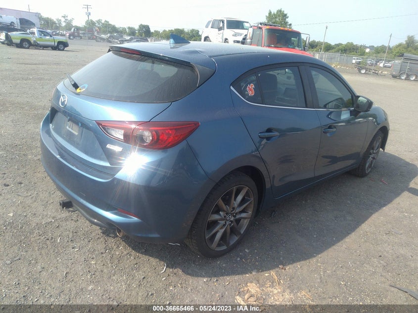 VIN 3MZBN1L31JM264586 2018 MAZDA MAZDA3 5-DOOR TOURING