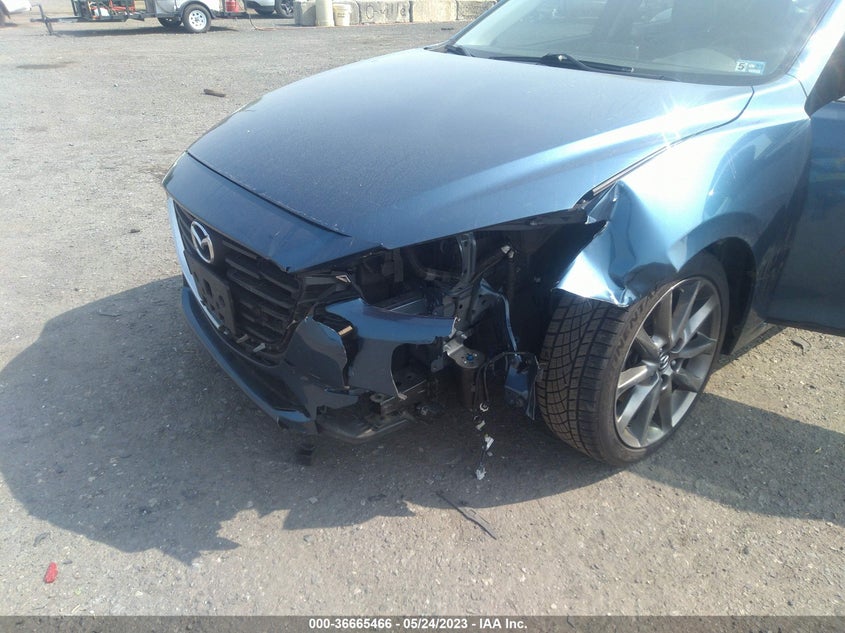 VIN 3MZBN1L31JM264586 2018 MAZDA MAZDA3 5-DOOR TOURING