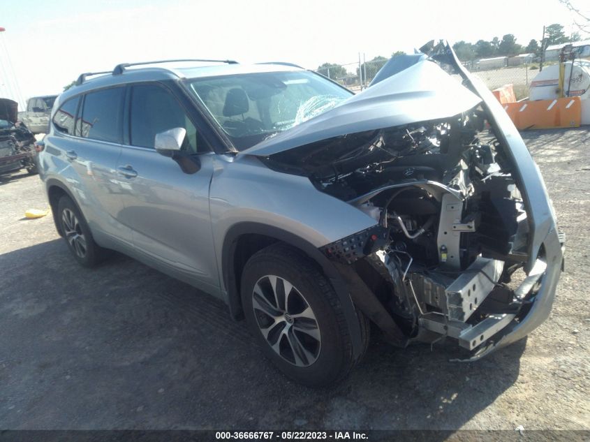 2022 TOYOTA HIGHLANDER XLE - 5TDHZRBH2NS207283