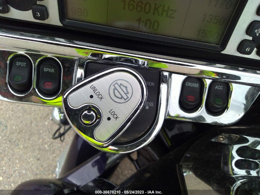 2009 HARLEY-DAVIDSON FLHTCU 1HD1FC4189Y678208