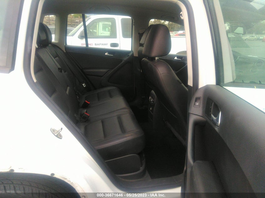 VIN WVGAV7AX6HK023627 2017 VOLKSWAGEN TIGUAN
