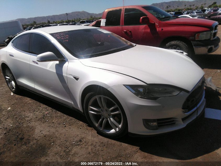 2014 TESLA MODEL S 60 KWH BATTERY/P85 - 5YJSA1H1XEFP44917