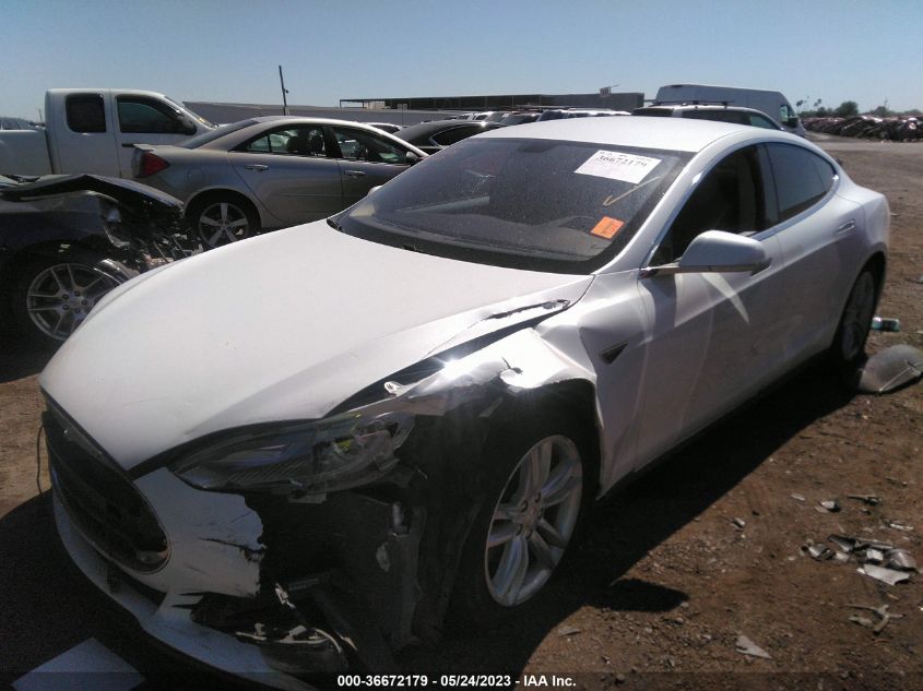 2014 TESLA MODEL S 60 KWH BATTERY/P85 - 5YJSA1H1XEFP44917