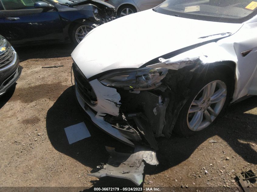 2014 TESLA MODEL S 60 KWH BATTERY/P85 - 5YJSA1H1XEFP44917