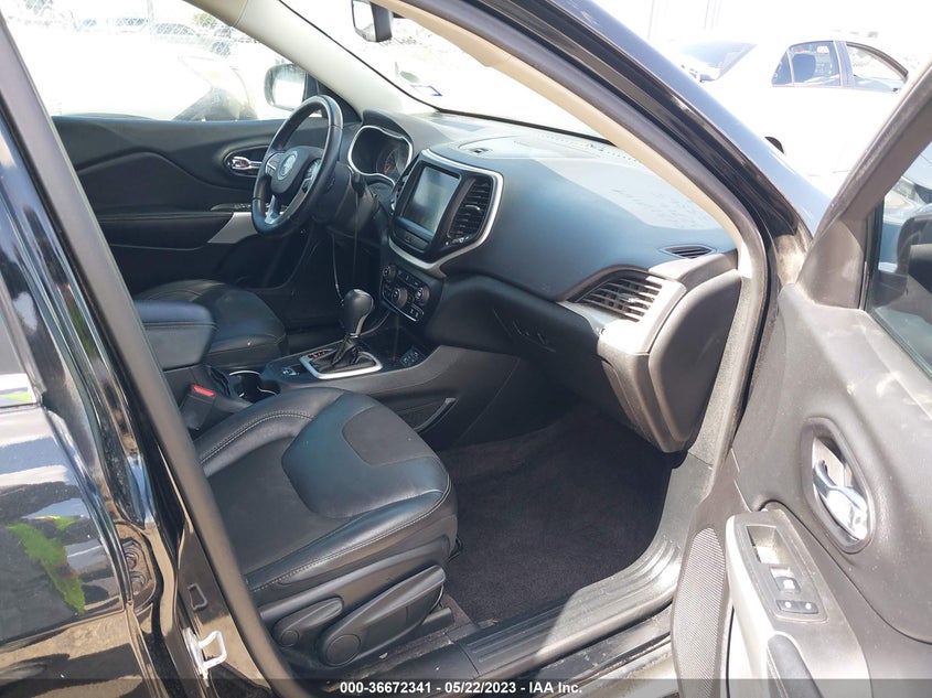 VIN 1C4PJLLB8JD596978 2018 JEEP CHEROKEE LATITUDE PLUS