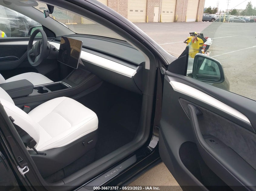 VIN 7SAYGDEE4PF773997 2023 TESLA MODEL Y LONG RANGE