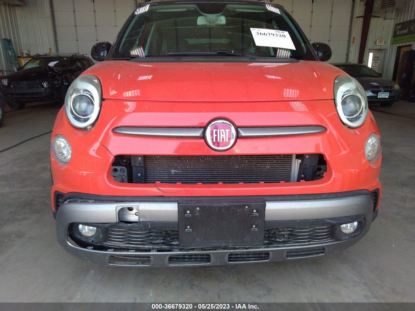 VIN ZFBCFADH8JZ040635 2018 FIAT 500L TREKKING