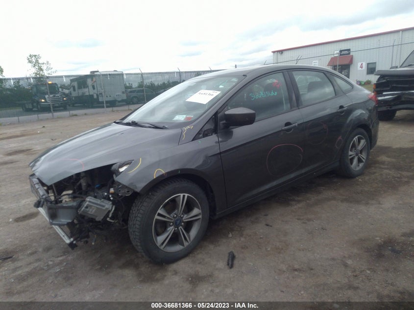 VIN 1FADP3FE4JL275586 2018 FORD FOCUS SE