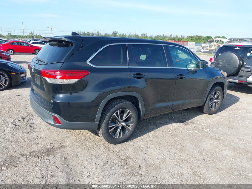 VIN 5TDZZRFH7JS247951 2018 TOYOTA HIGHLANDER LE