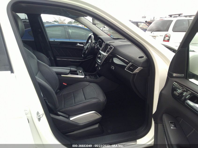2016 MERCEDES-BENZ GL GL 550 - 4JGDF7DE1GA704531