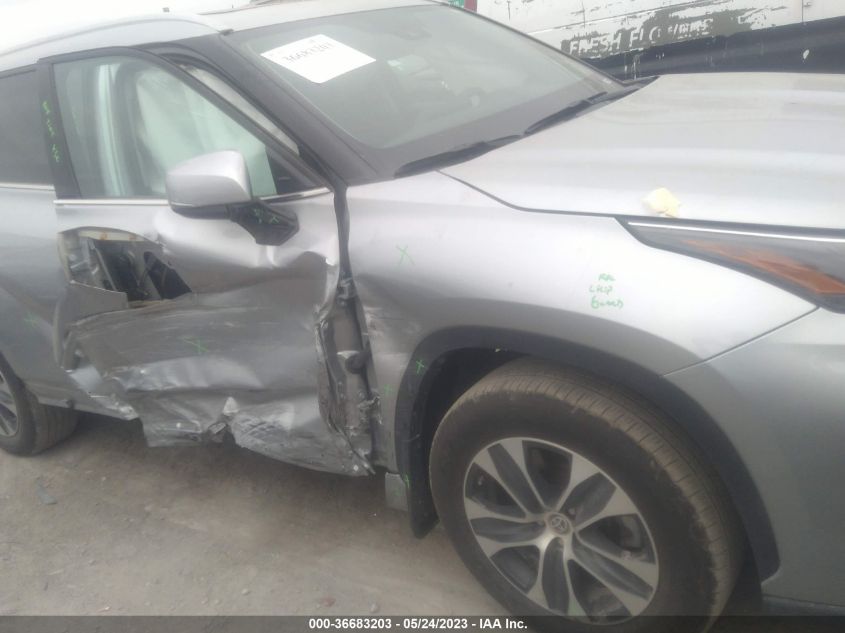 2022 TOYOTA HIGHLANDER XLE - 5TDGZRBH2NS587799