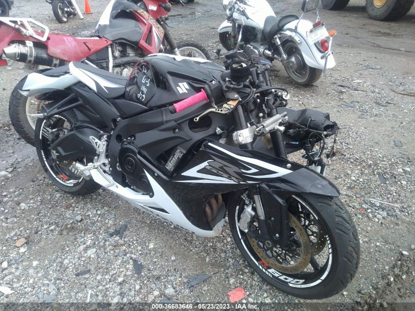 2014 SUZUKI GSX-R600 - JS1GN7FA8E2101141