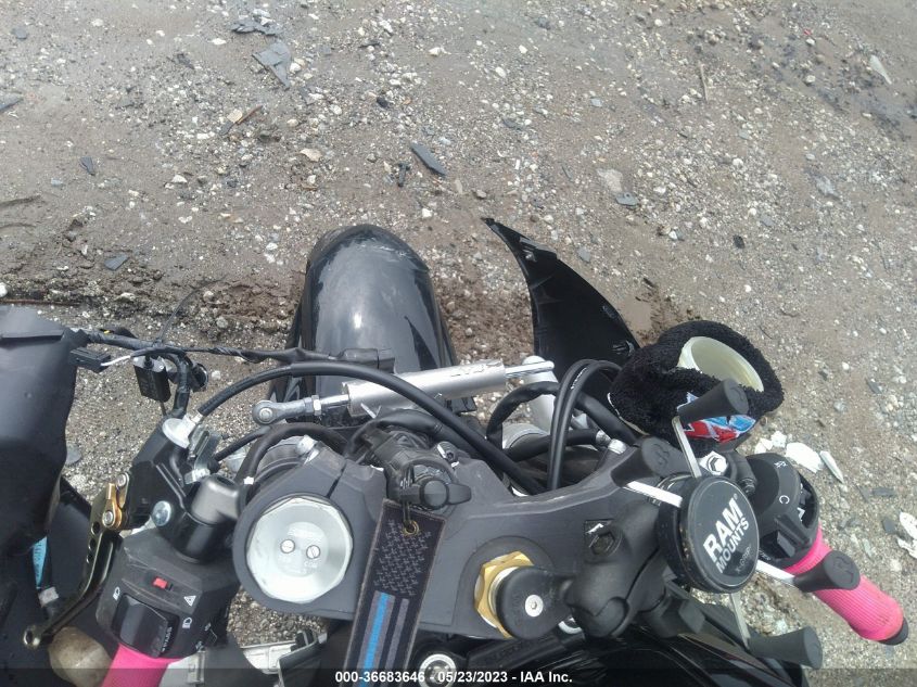 2014 SUZUKI GSX-R600 - JS1GN7FA8E2101141