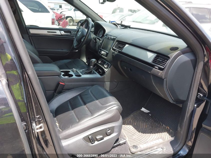2014 VOLKSWAGEN TOUAREG R-LINE - WVGDF9BP5ED015054