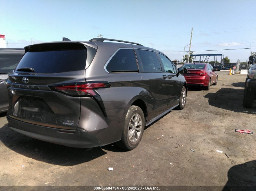 2021 TOYOTA SIENNA XLE - 5TDJRKEC6MS033628