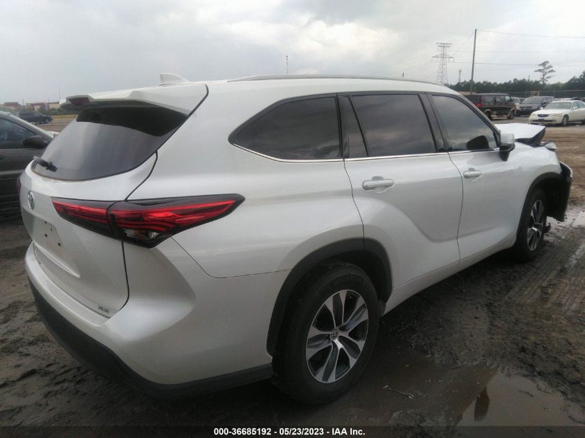 2022 TOYOTA HIGHLANDER XLE - 5TDGZRAH0NS555841