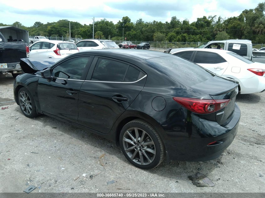 VIN 3MZBN1V30JM252135 2018 MAZDA MAZDA3 4-DOOR TOURING
