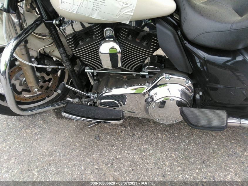 2010 HARLEY-DAVIDSON FLHP 1HD1FHM12AB645595