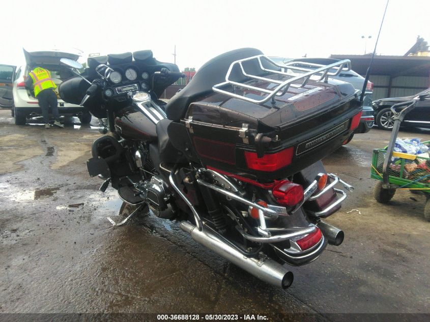 2011 HARLEY-DAVIDSON FLHTCU - 1HD1FC415BB638483