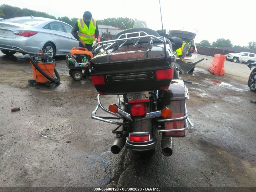 2011 HARLEY-DAVIDSON FLHTCU - 1HD1FC415BB638483