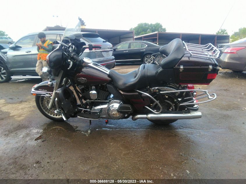 2011 HARLEY-DAVIDSON FLHTCU - 1HD1FC415BB638483
