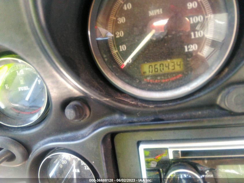 2011 HARLEY-DAVIDSON FLHTCU - 1HD1FC415BB638483